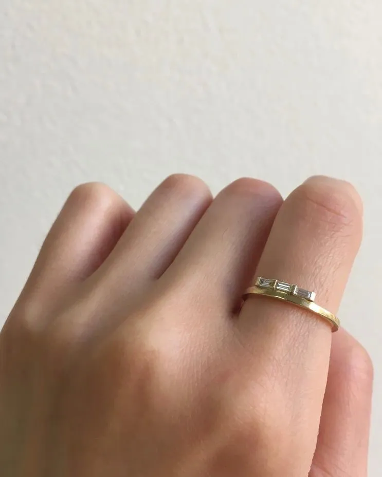 BAGUETTE FLOAT RING